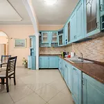 Rroshaj Πανσιόν Τίρανα