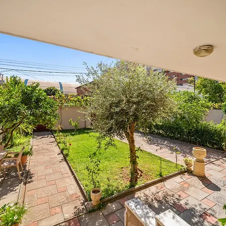 게스트하우스 Rroshaj