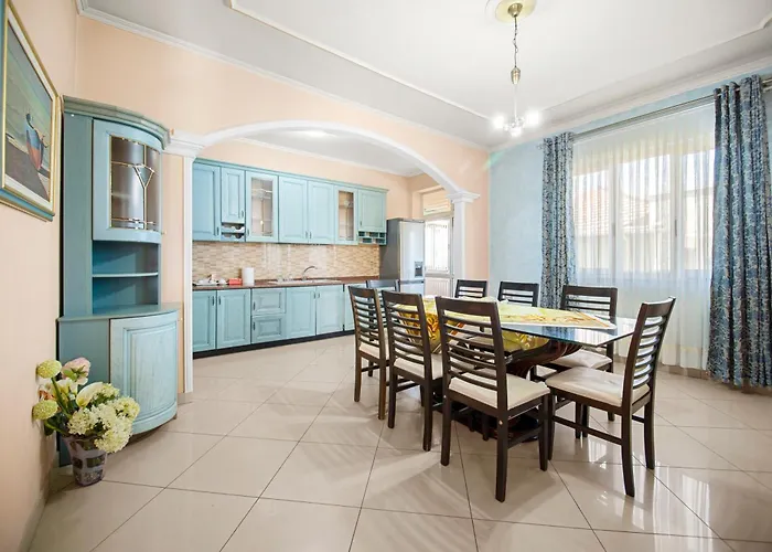 Rroshaj Gasthuis Tirana